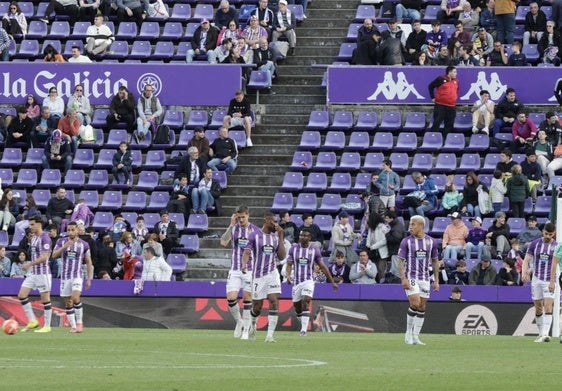 Jugadores con las miradas perdidas.