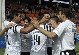 Celebración del gol de la Segoviana.