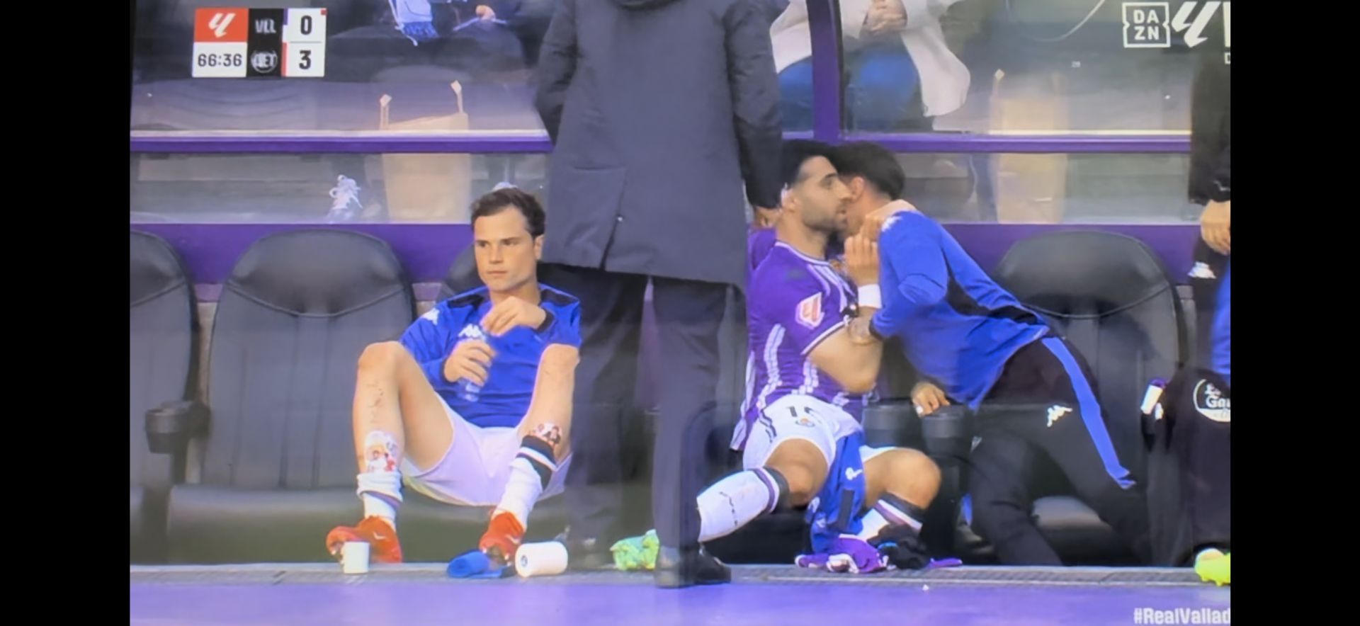 Cömert sujeta a Luis Pérez.
