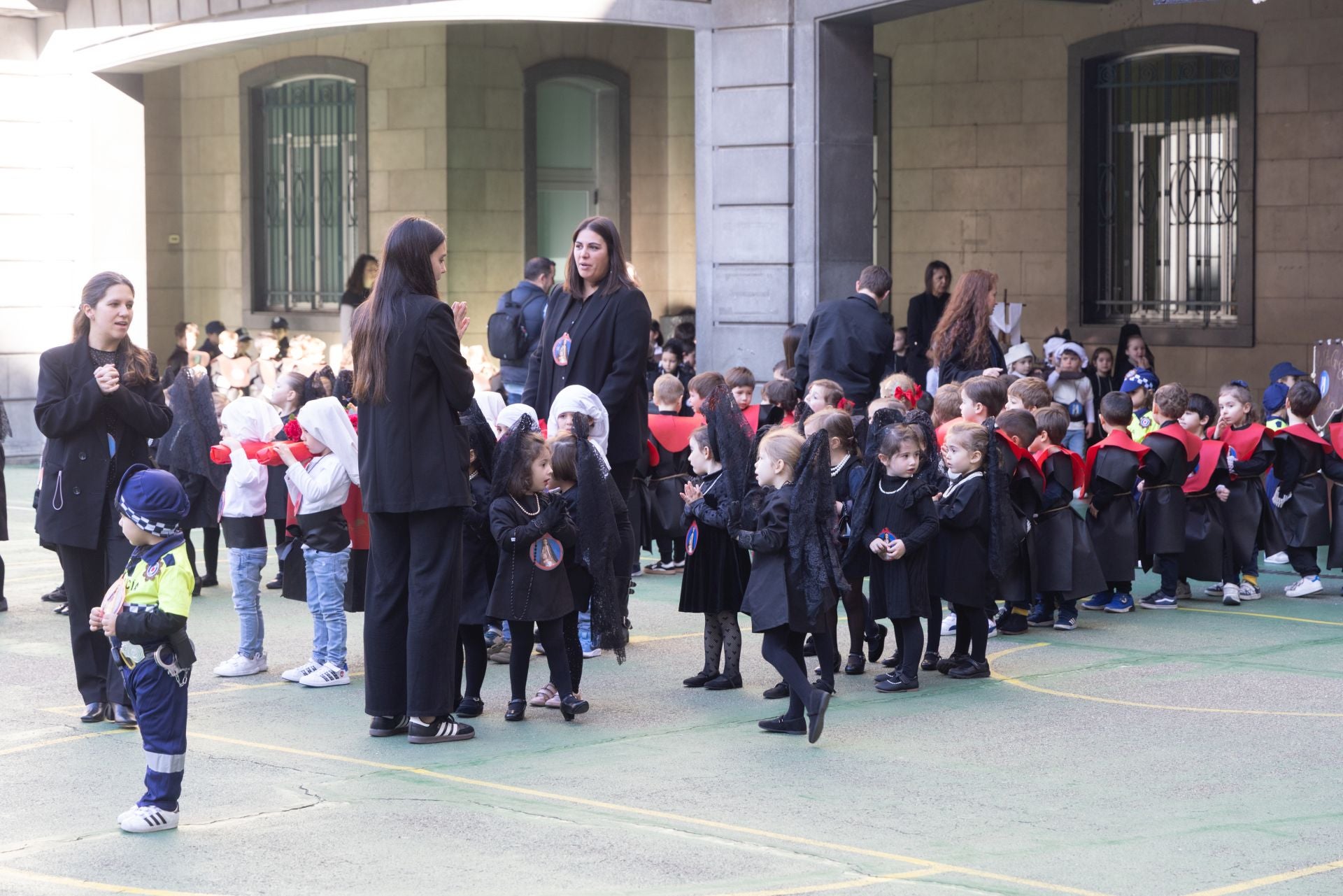 Procesión infantil en el Colegio de Lourdes de Valladolid