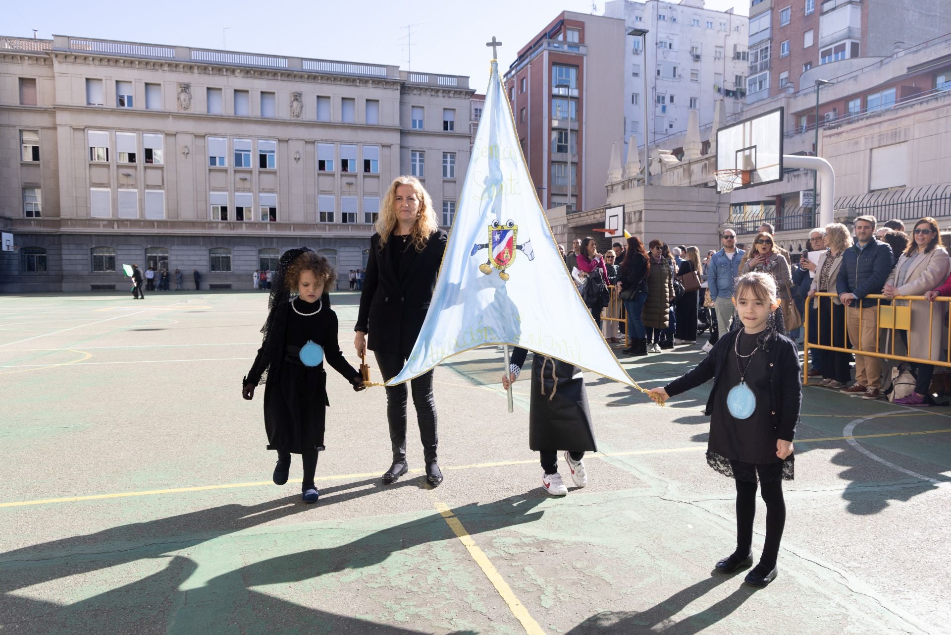 Procesión infantil en el Colegio de Lourdes de Valladolid