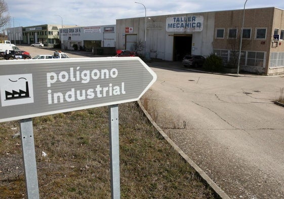 Señalización de un acceso al polígono industrial de Boceguillas, en el nordeste de la provincia de Segovia.