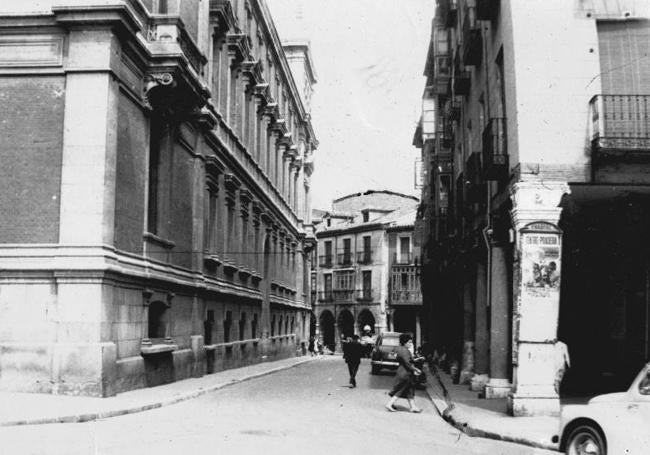 La calle de la Manzana, el siglo pasado.