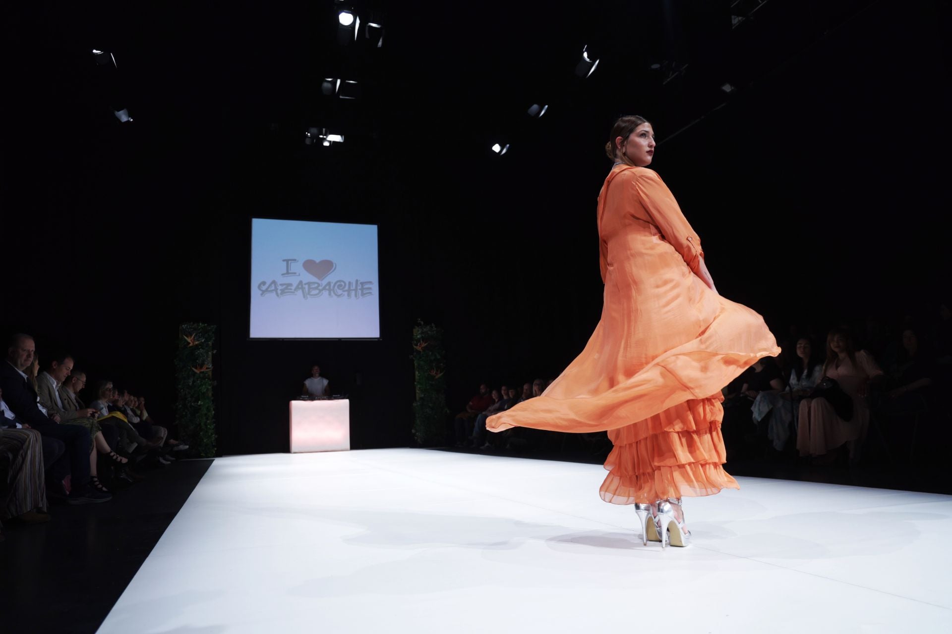 Las últimas tendencias primavera-verano visten el LAVA en el segundo desfile de MOVA