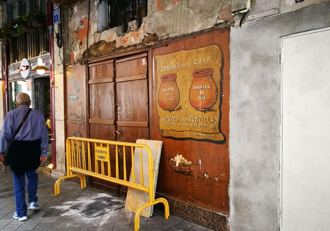 Exterior del número 4 de la calle de la Manzana, donde estaba Suazo, en 2018, cuando era Casa Tino.