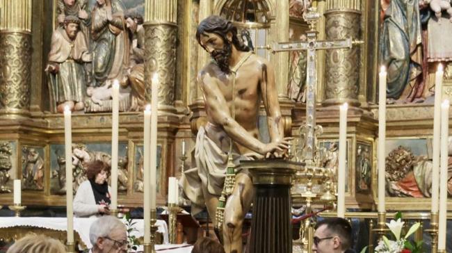Cuenta la leyenda que cuando el escultor Gregorio Fernández finalizó el «Señor Atado a la Columna» se le apareció Cristo y le preguntó: «¿Dónde me miraste que tan bien me retrataste?». Él contestó: 