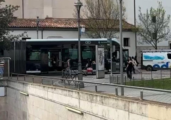 Bus de la línea 1 de Auvasa en la calle Echegaray.