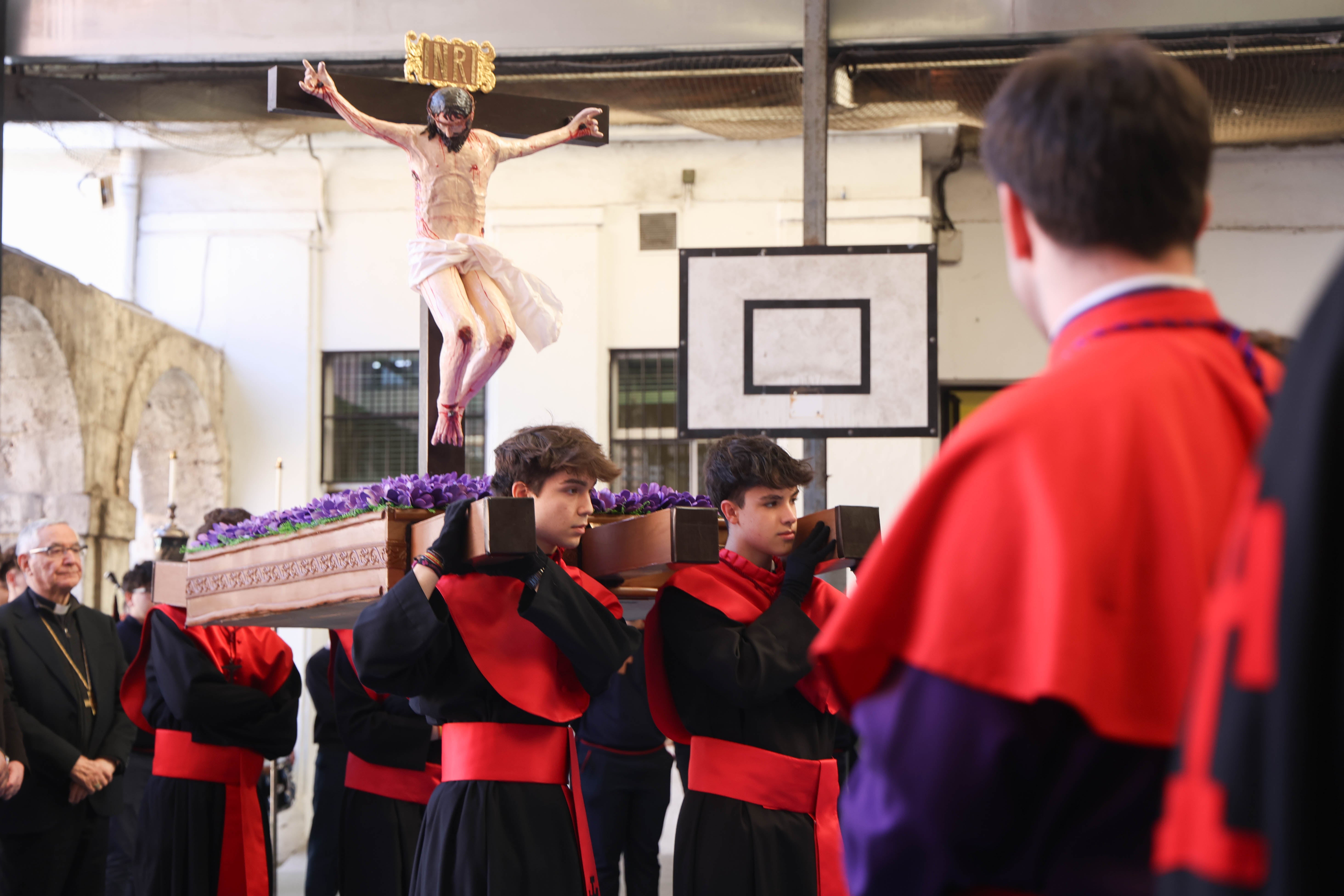 La procesión de los alumnos del colegio de las Huelgas, en imágenes