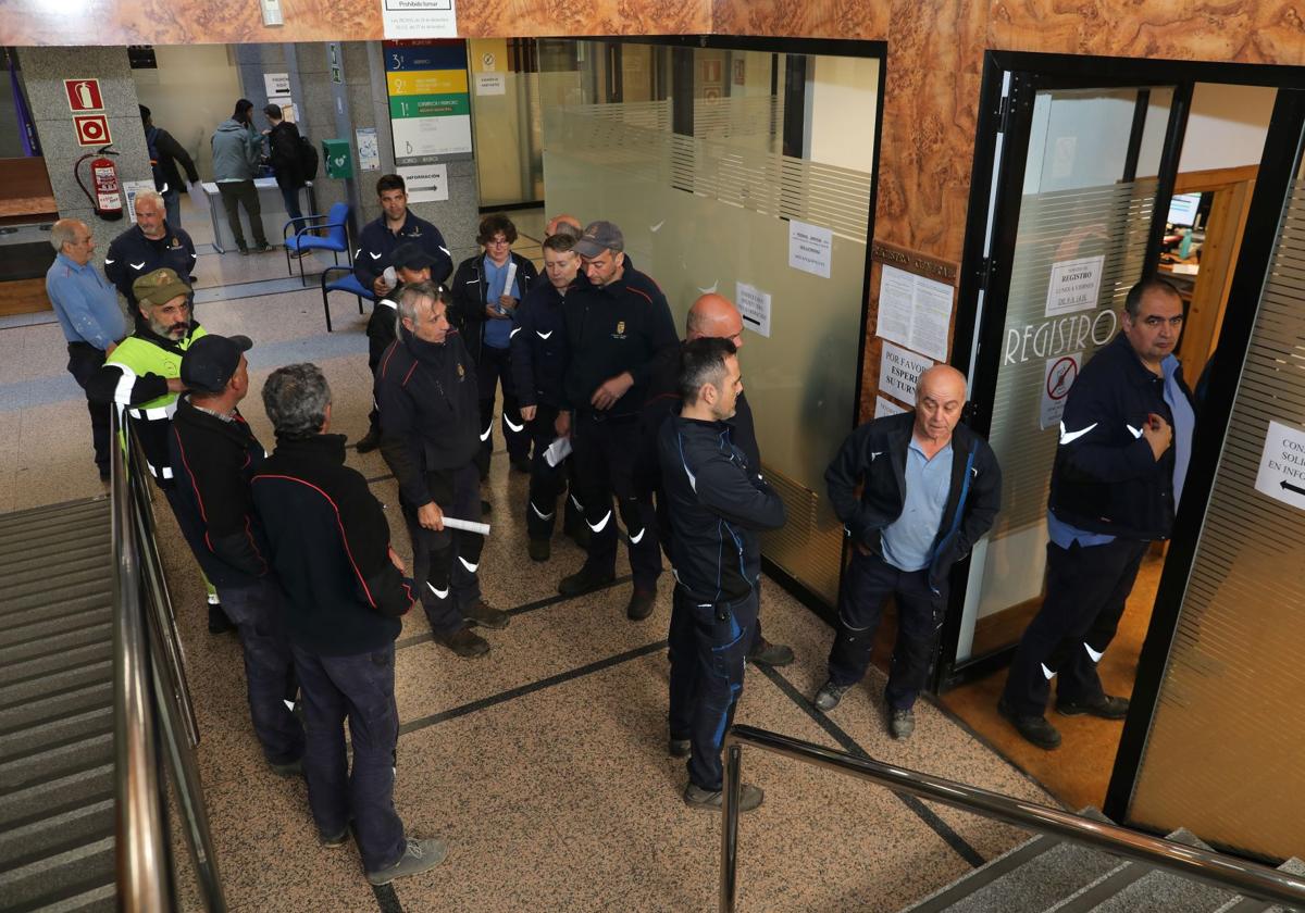 Empleados municipales se niegan a realizar funciones superiores a la de sus puestos
