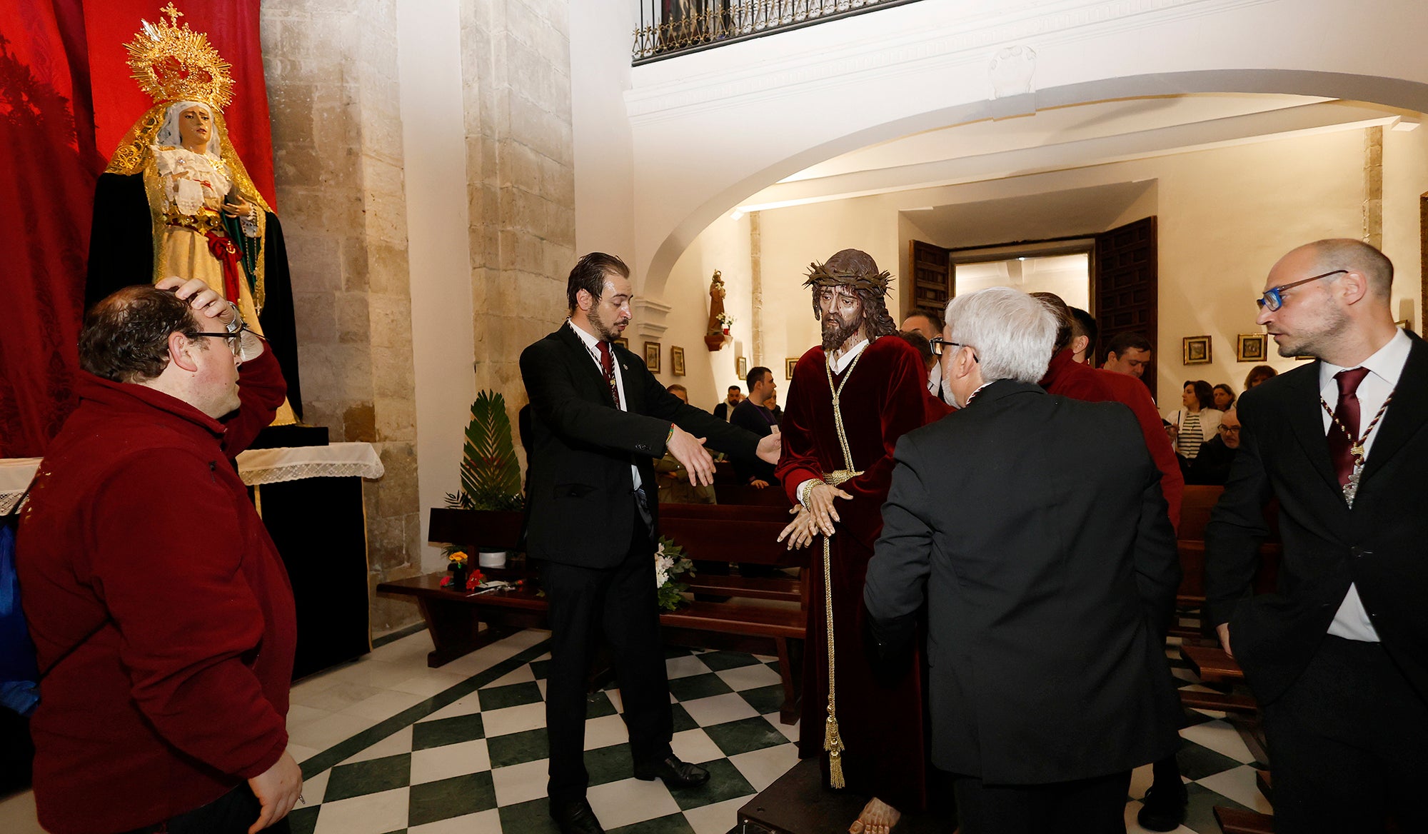 La lluvia obliga a suspender la procesión de la Sentencia