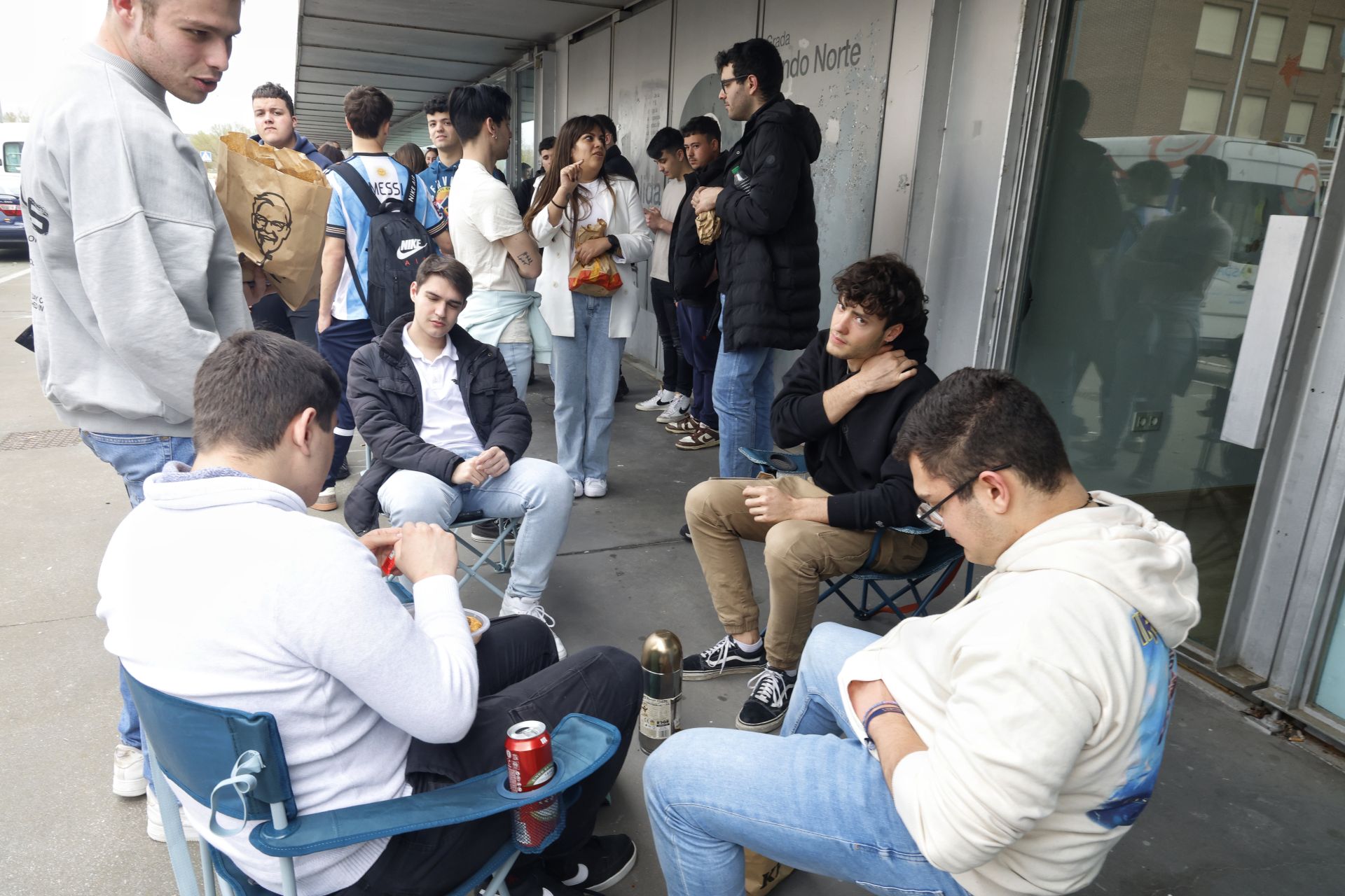 Una cola kilométrica para conseguir entradas para ITA