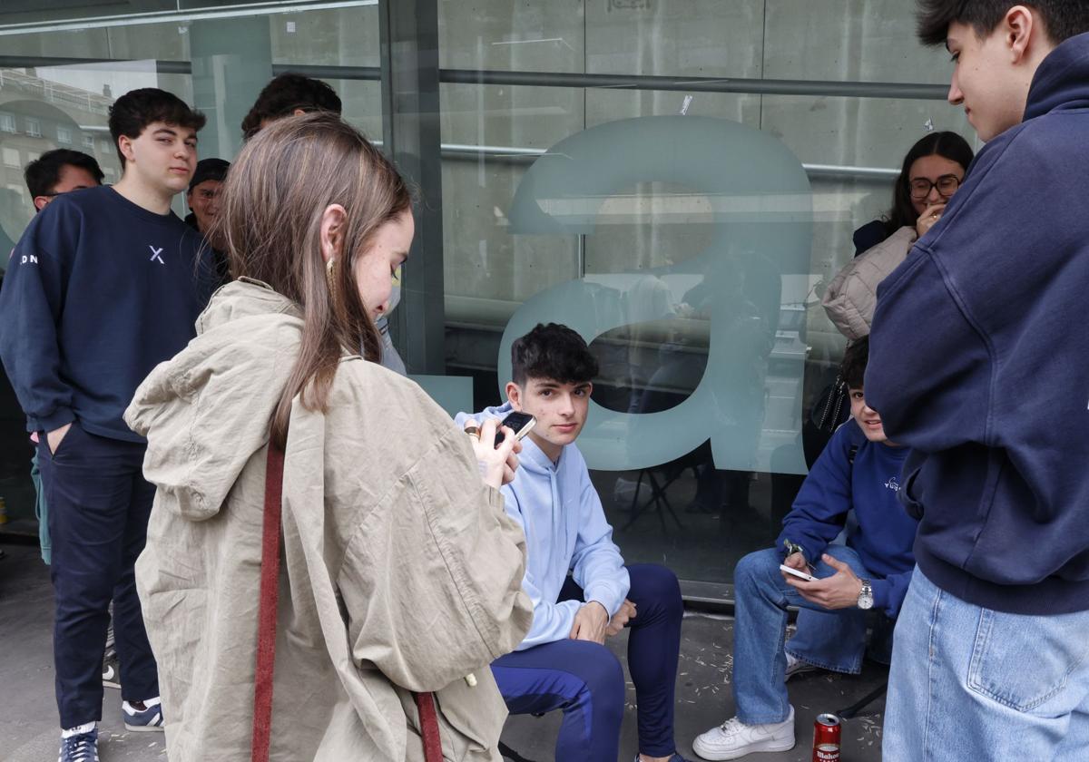 Una cola kilométrica para conseguir entradas para ITA