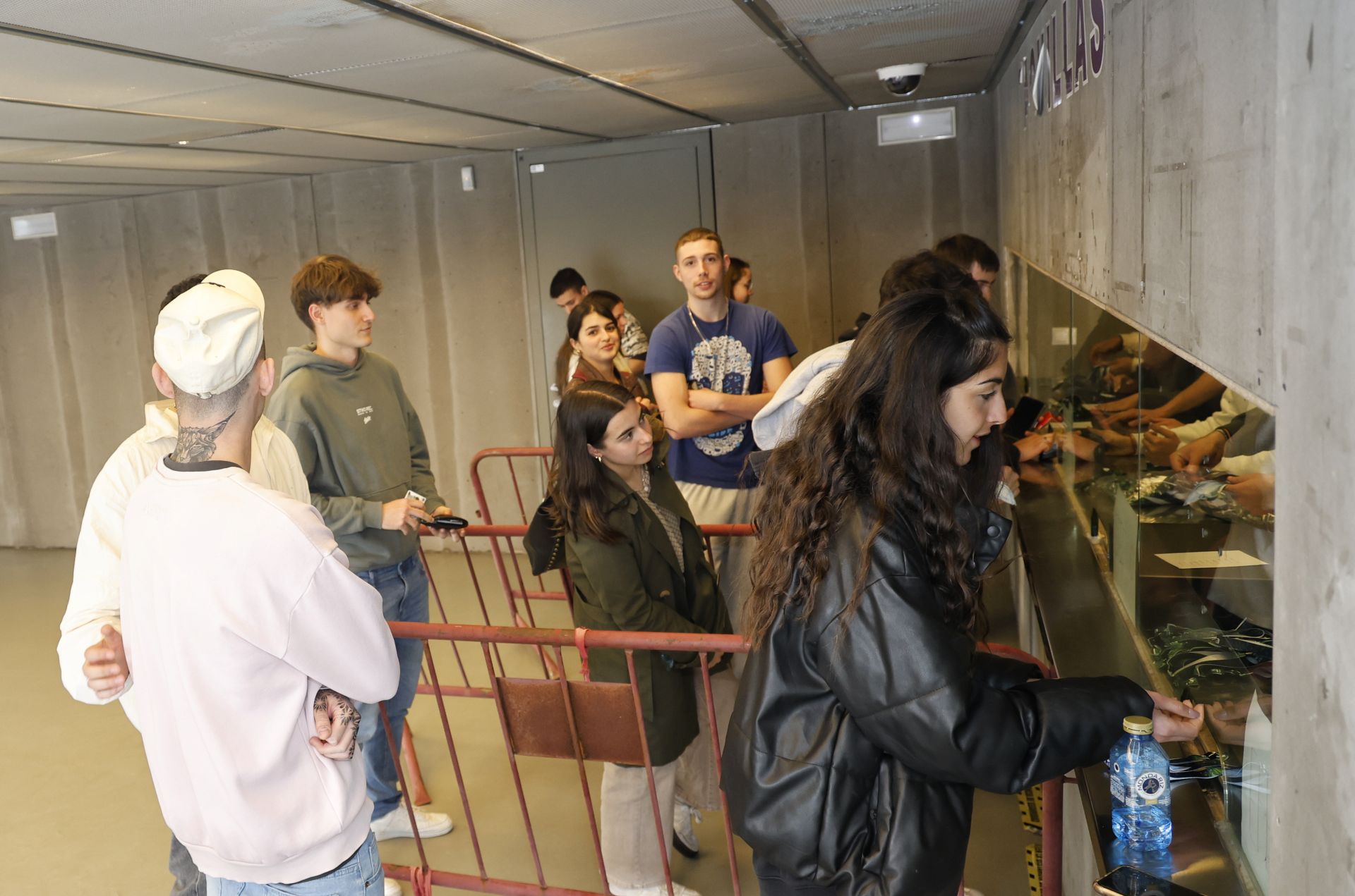 Una cola kilométrica para conseguir entradas para ITA