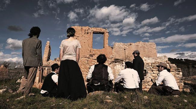La formación palentina El Naán estrenó en 2023 el videoclip cuando el ruido regrese'. Lo grabó en el municipio Tabanera del Cerrato (Palencia), con apenas 70 habitantes, junto al grupo...