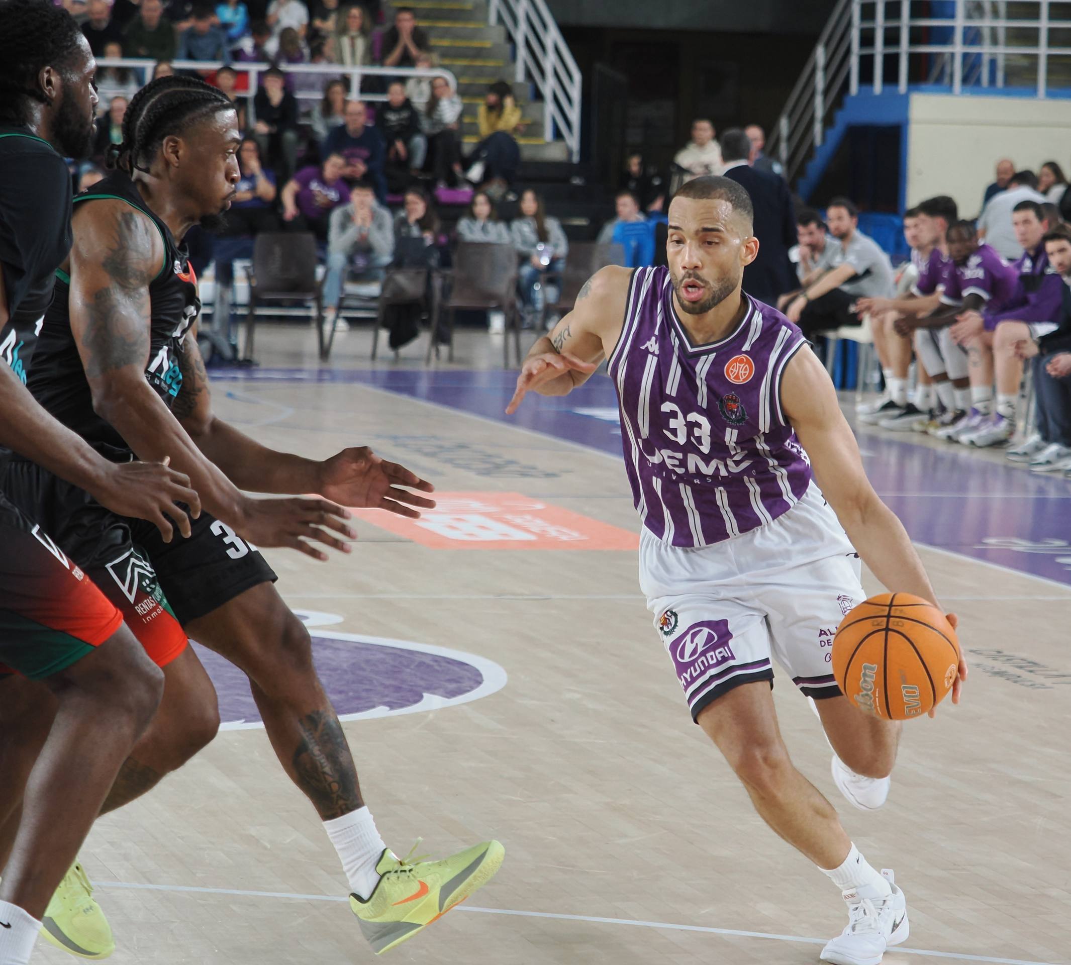 La derrota del Real Valladolid Baloncesto ante Cantabria, en imágenes