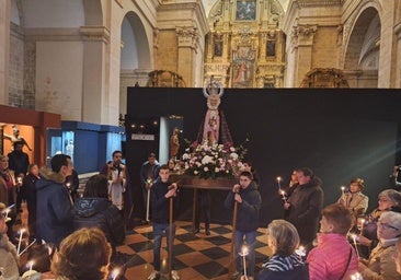 La lluvia da una tregua para que Rioseco traslade a la Virgen de la Cruz para que presida la popular rodillada