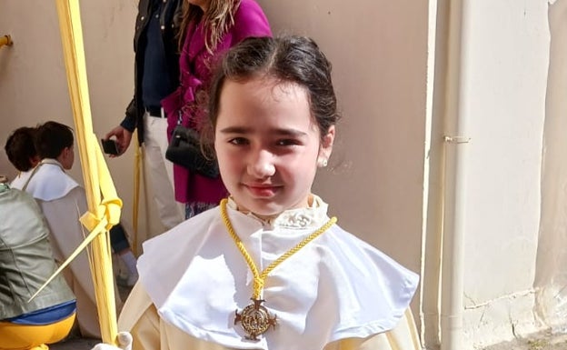 Luna Pascual (8 años) de la Cofradía Penitencial y Sacramental de la Sagrada Cena.