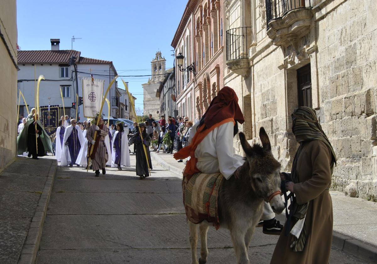 Semana Santa en Baltanás: Fervor en el Domingo de Ramos y silencio en el Viernes Santo