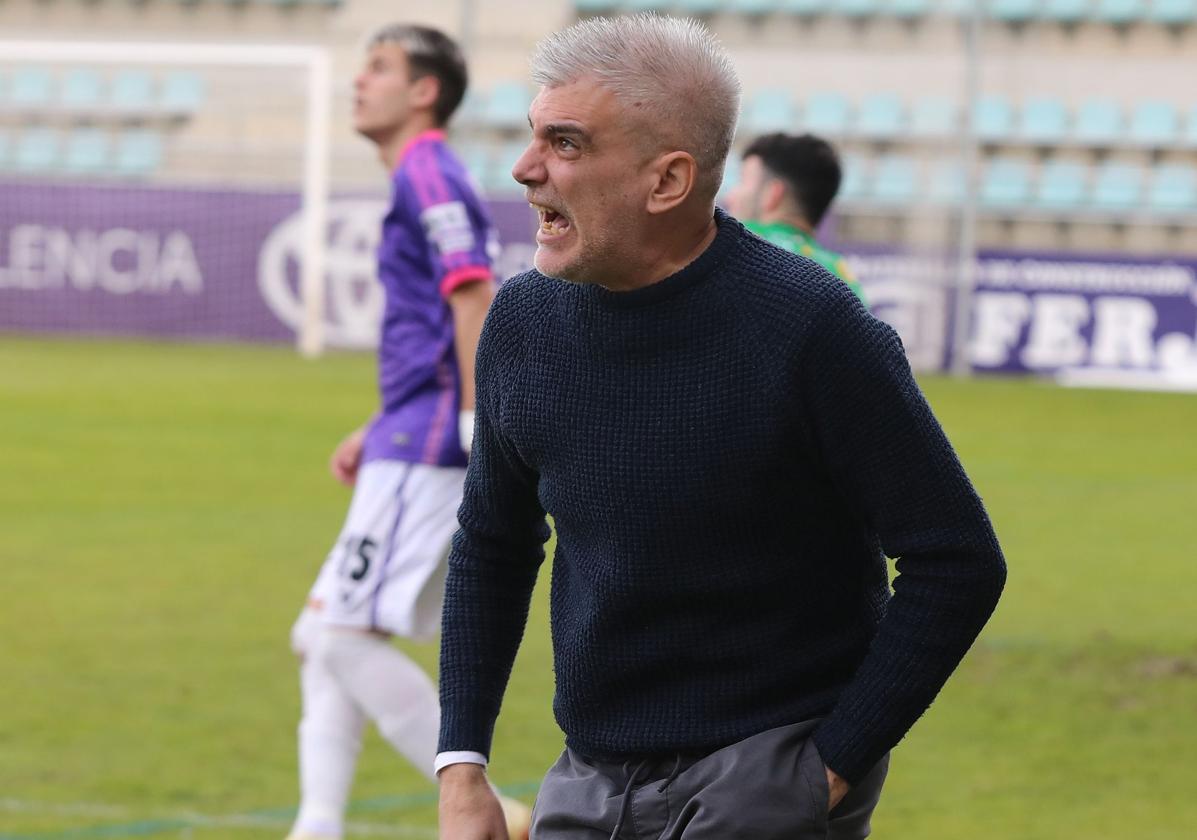 Javier Álvarez de los Mozos vuelve a tomar las riendas del Palencia CF