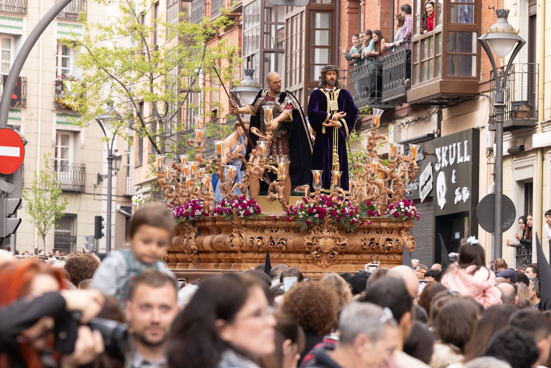 La procesión del Cristo de Medinaceli de Valladolid, en imágenes