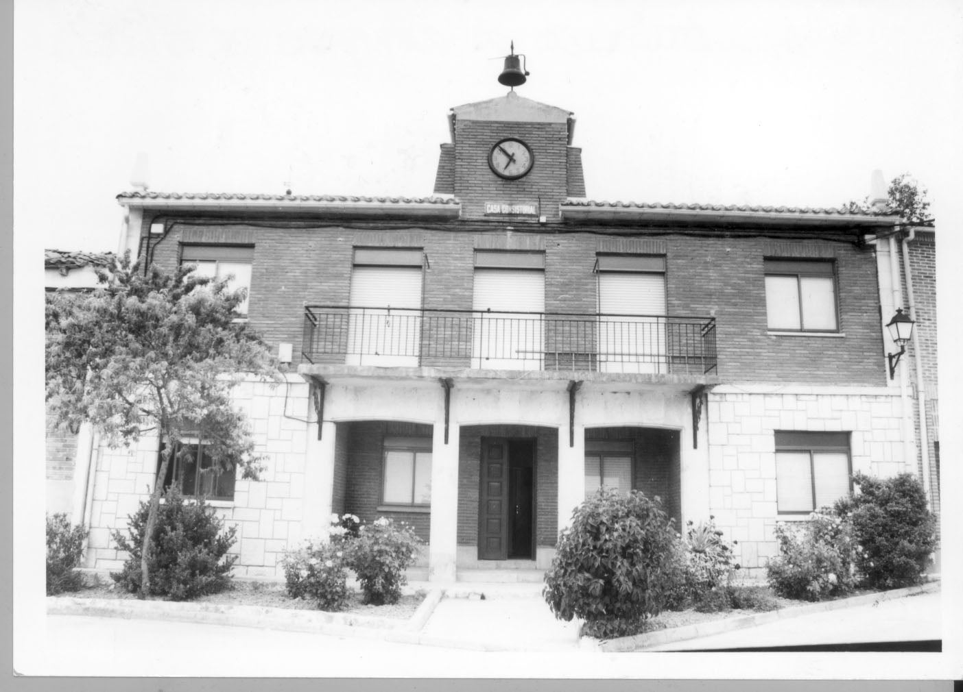 Ayuntamiento de Renedo en una fotografía de 1990.