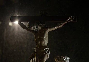 La procesión de la Buena Muerte, pasada por agua