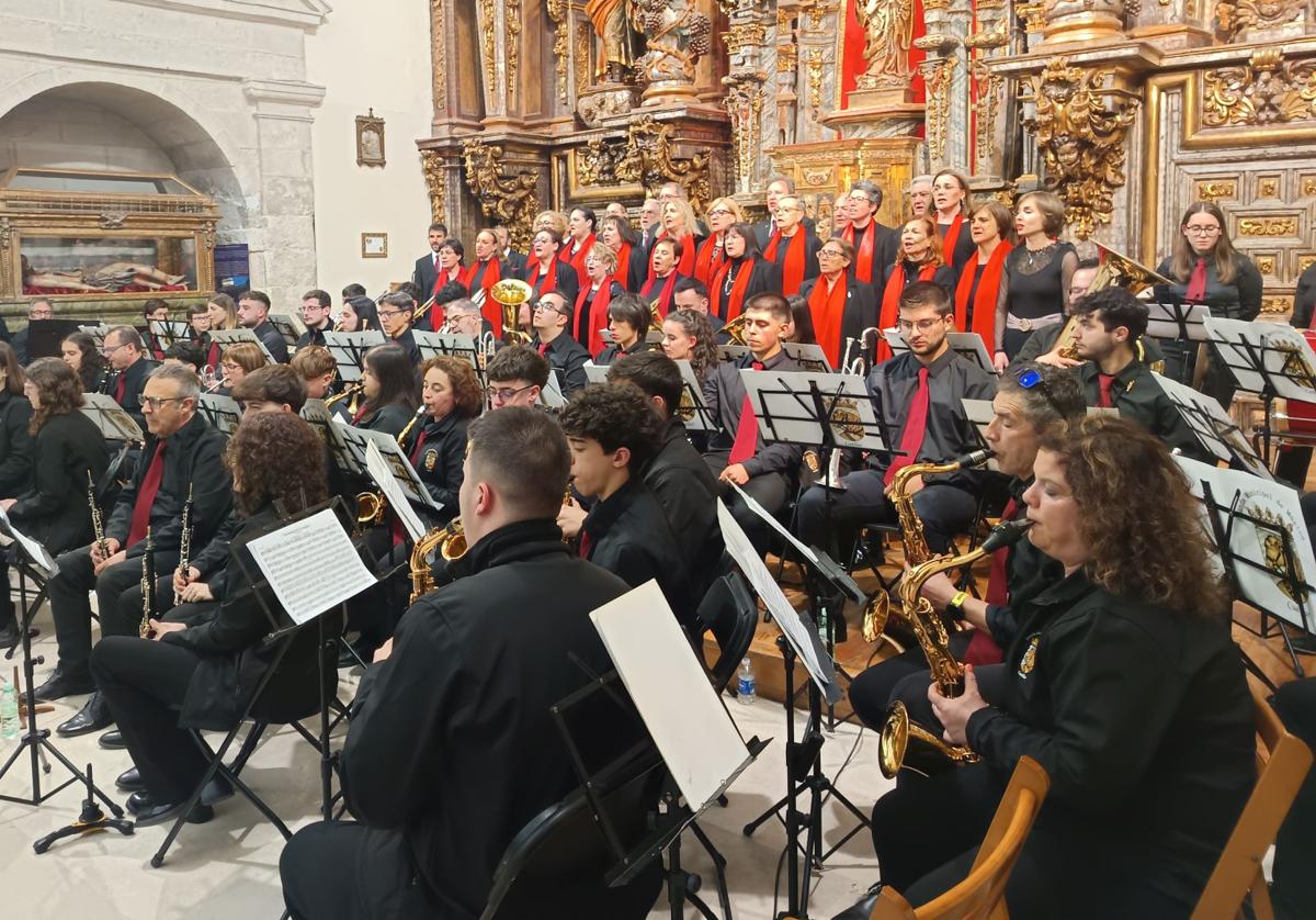 Concierto de la Coral Cuellarana y la Banda Municipal de Música de Cuéllar.