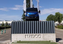 Acceso a la planta vallisoletana de Iveco en la avenida de Soria.