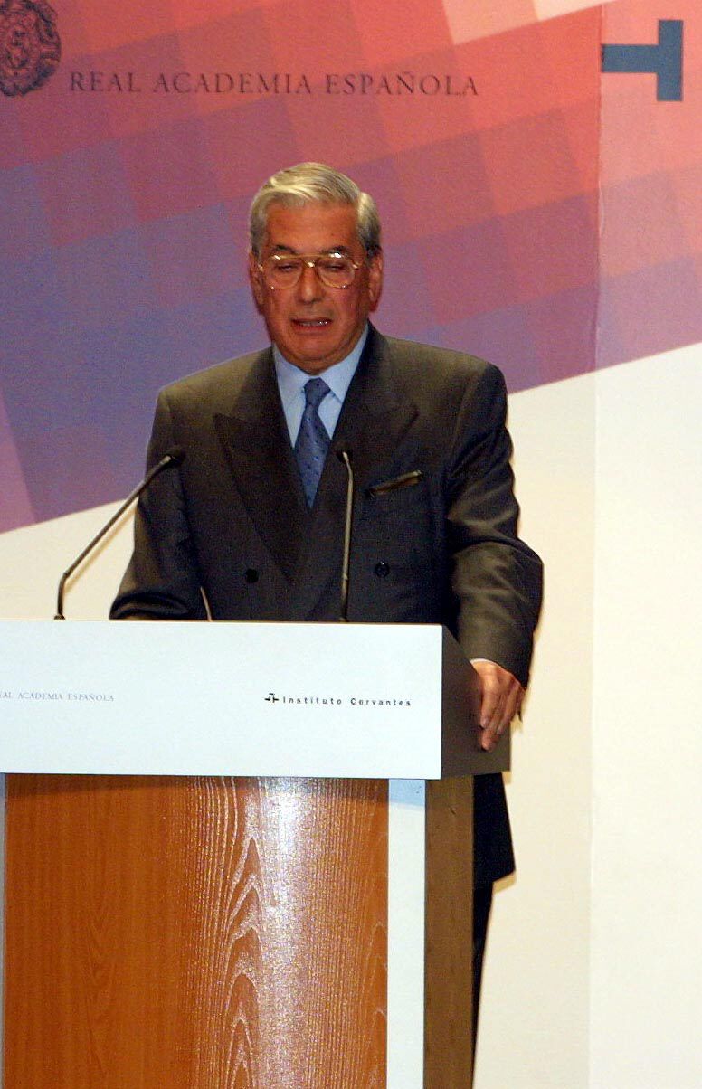 Mario Vargas Llosa, en la inauguración del II Congreso Internacional de la Lengua Española celebrado en Valladolid en el año 2001.