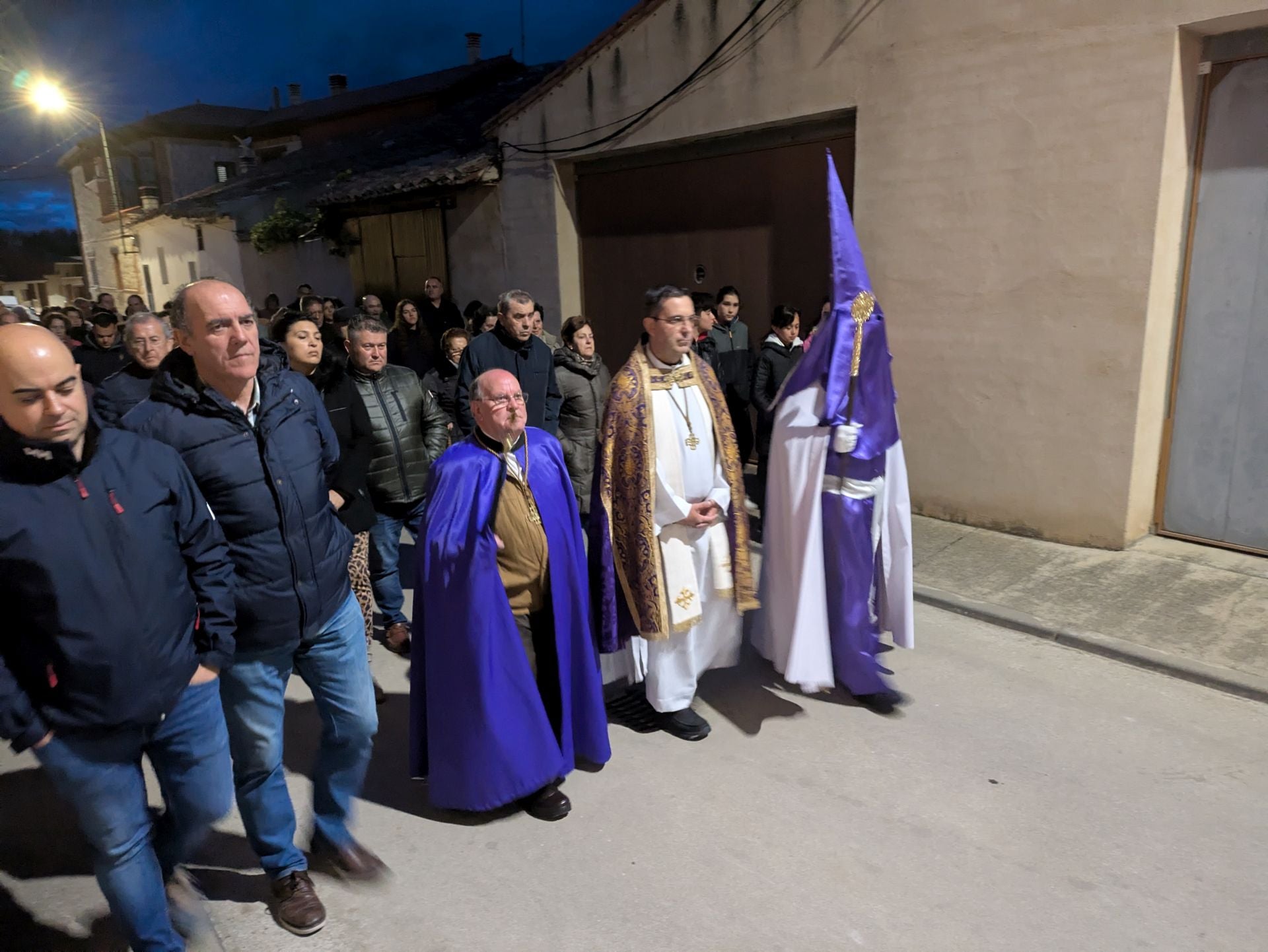 Fervor en la procesión del Rosario de Dolor en Torrelobatón