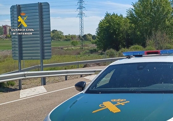 Investigan a un joven de 23 años por conducir de forma temeraria junto a una terraza hostelera