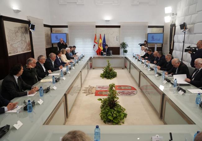Mesa económica y empresarial, en la primera sesión de la jornada.