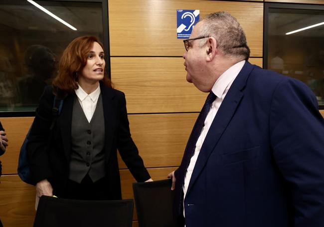 La ministra Mónica García y el consejero Alejandro Váquez, en una imagen de archivo.