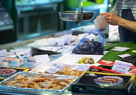 Imagen de archivo de la pescadería de un supermercado de Valladolid.