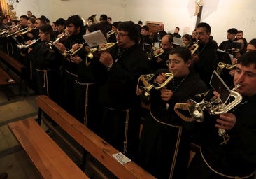 Los feligreses de San Andrés se quedan dentro