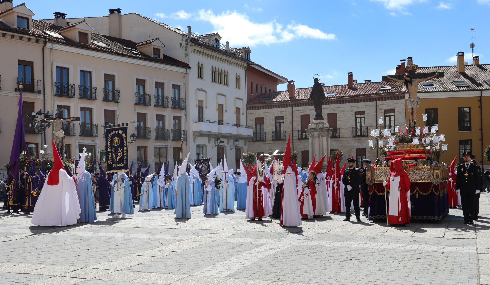 El Indulto llena la Plaza Mayor de Palencia