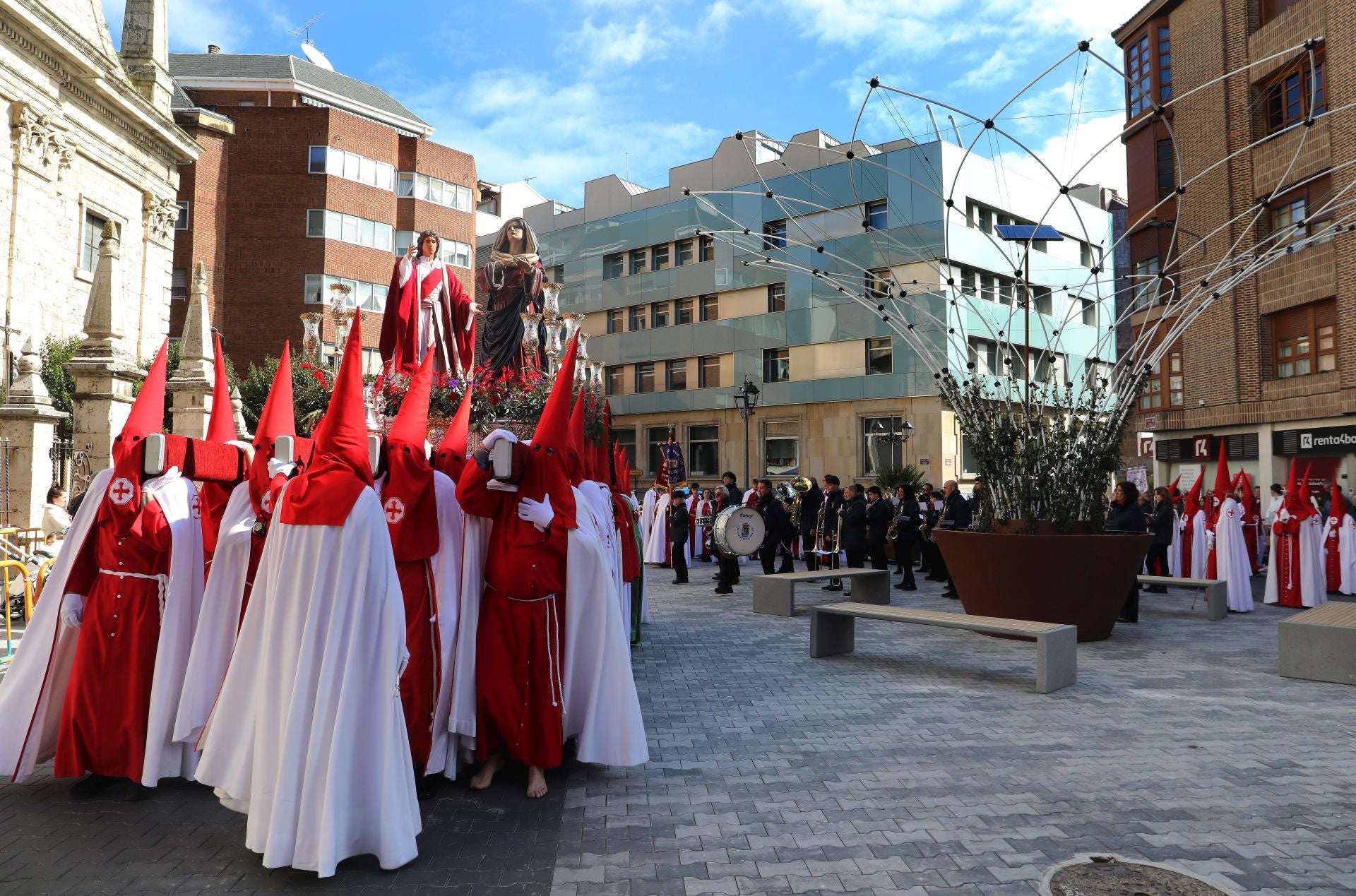 El Indulto llena la Plaza Mayor de Palencia