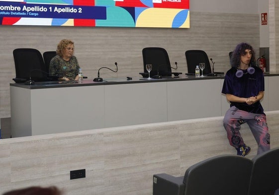 El joven rapero Annarce, durante la sesión en el Colegio de Enfermería.