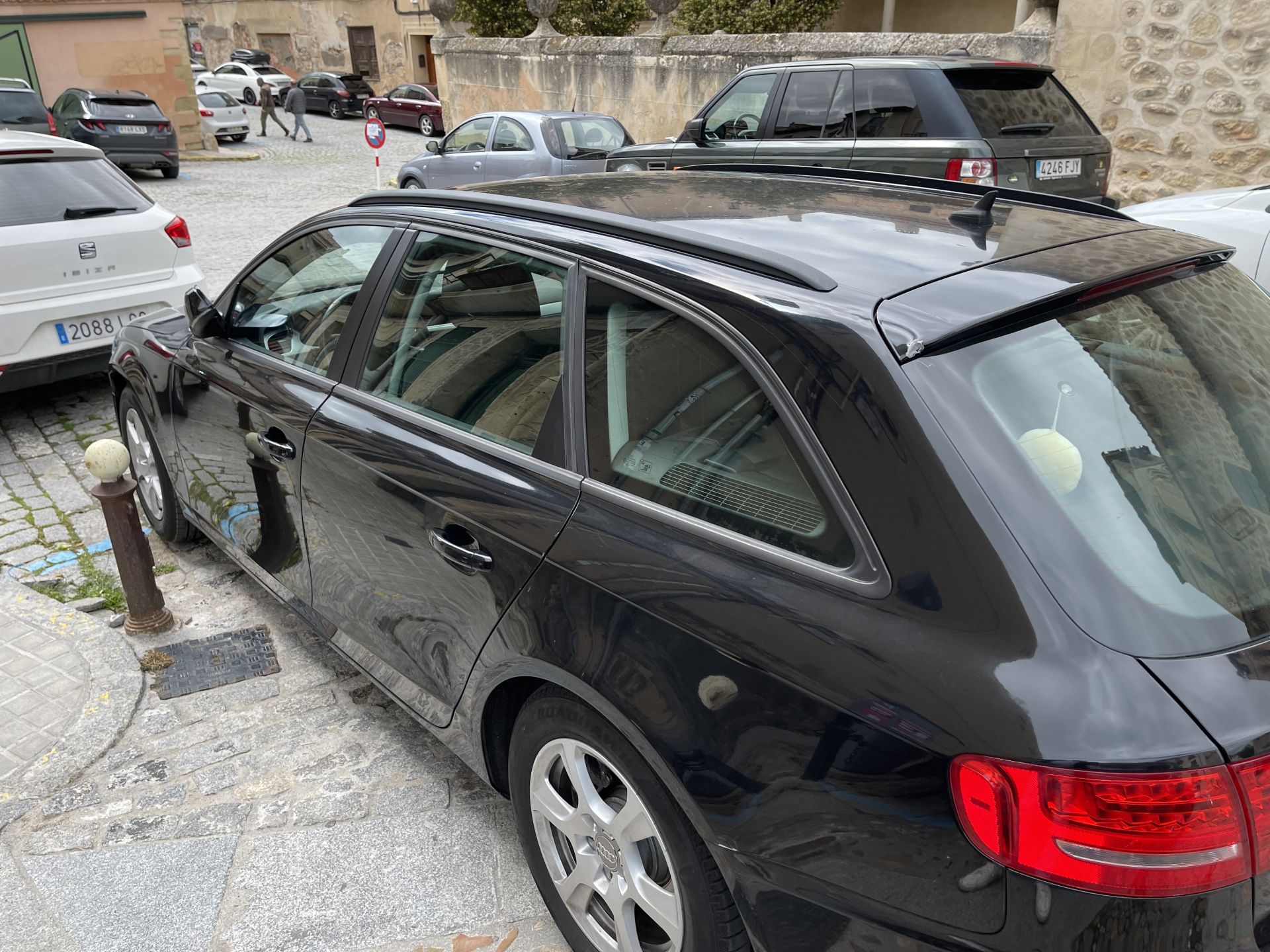 Fotos: coches mal aparcados en el centro de Segovia