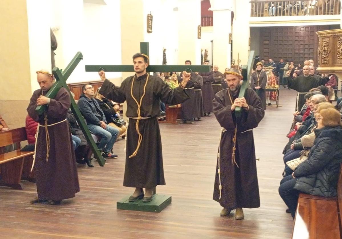 Villavicencio de los Caballeros renueva el rezo de la Corona Franciscana