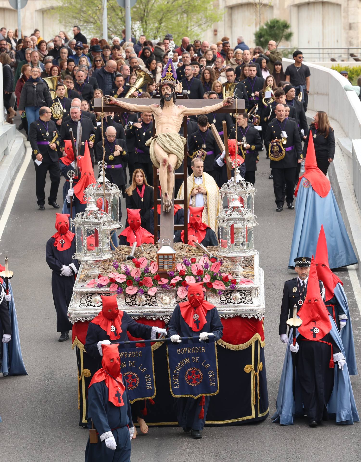La procesión de la Exaltación de la Luz de Cristo, en imágenes