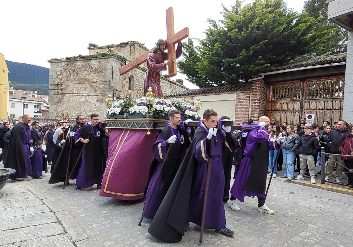 El fervor y la devoción marcan el Jueves Santo en El Espinar