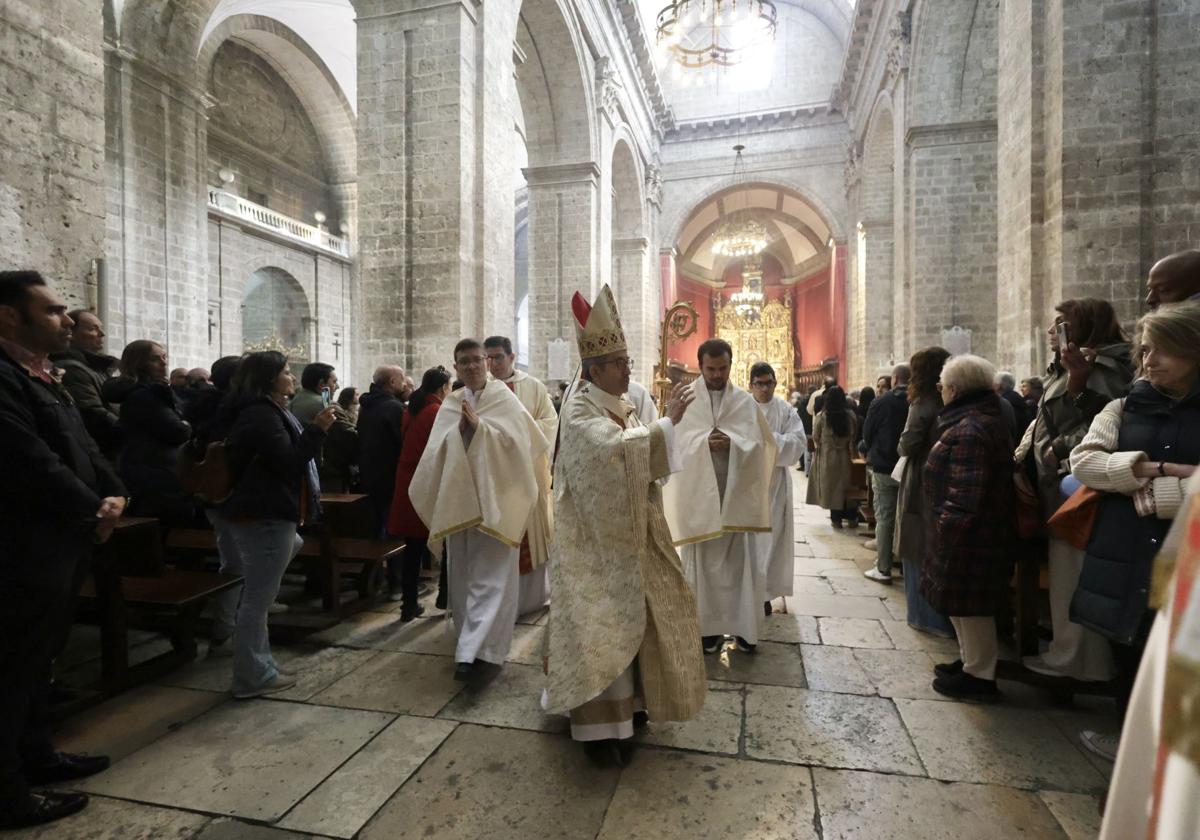 Las imágenes de la misa crismal de este Jueves Santo en Valladolid