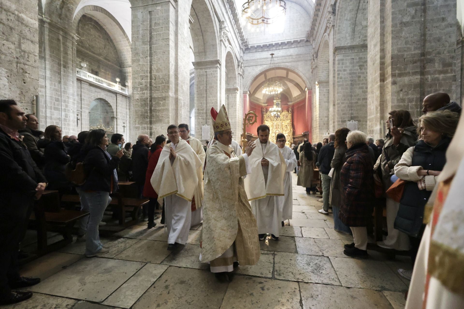 Las imágenes de la misa crismal de este Jueves Santo en Valladolid