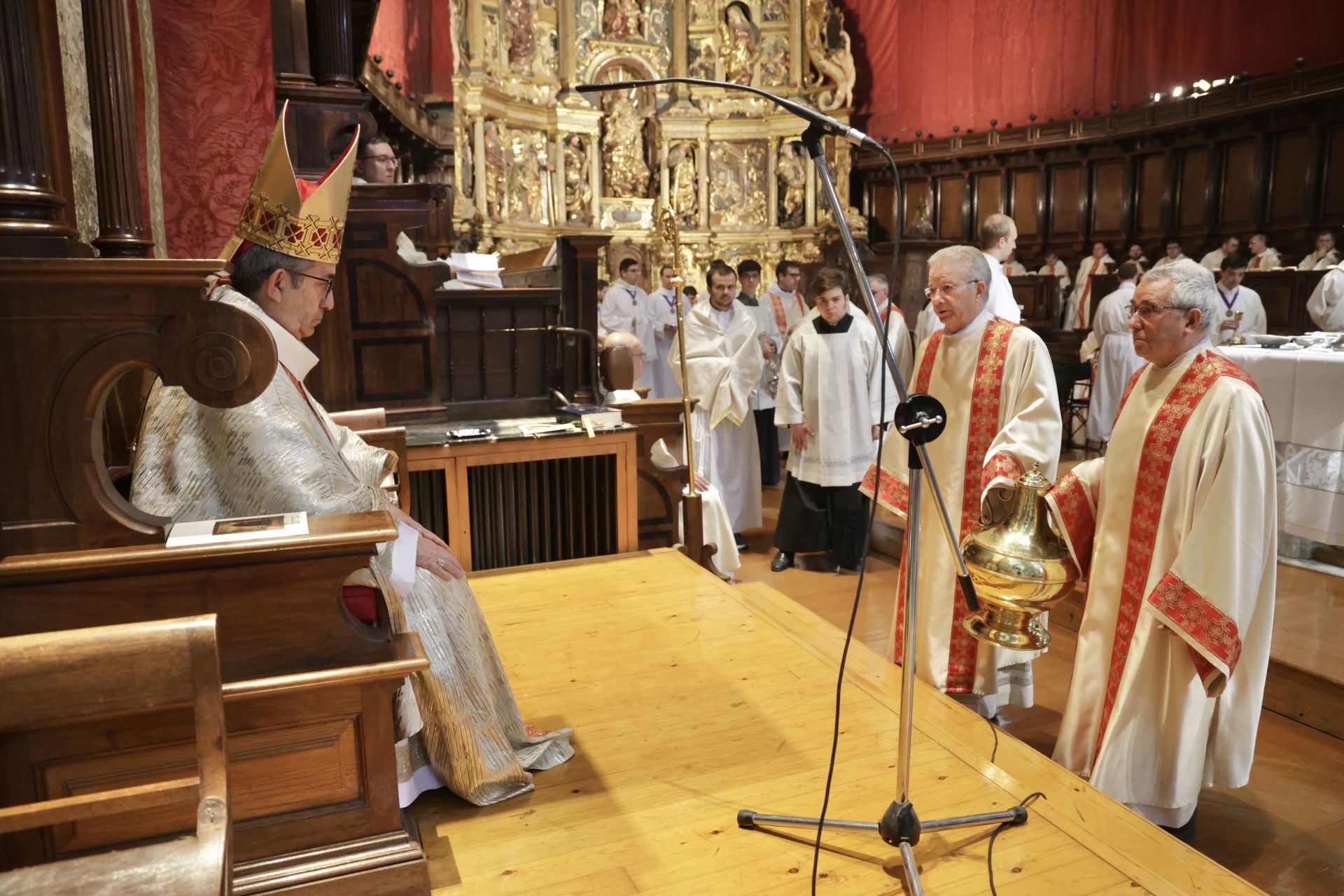 Las imágenes de la misa crismal de este Jueves Santo en Valladolid