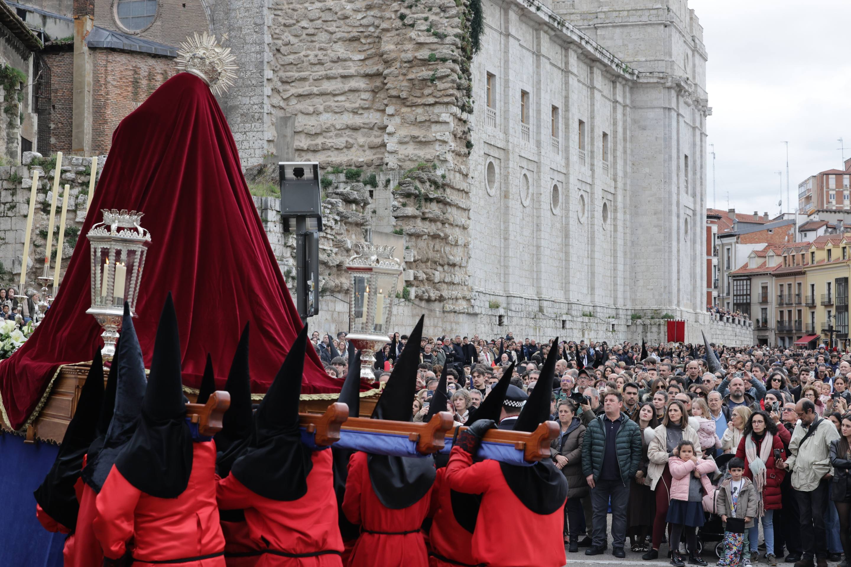 La procesión del Santísimo Cristo de la Preciosísima Sangre, en imágenes