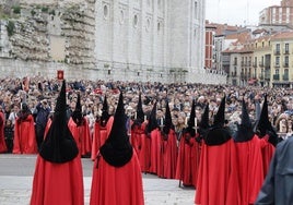 La Plaza de Portugalete, abarrotada para ver al Santísimo Cristo de la Preciosísima Sangre