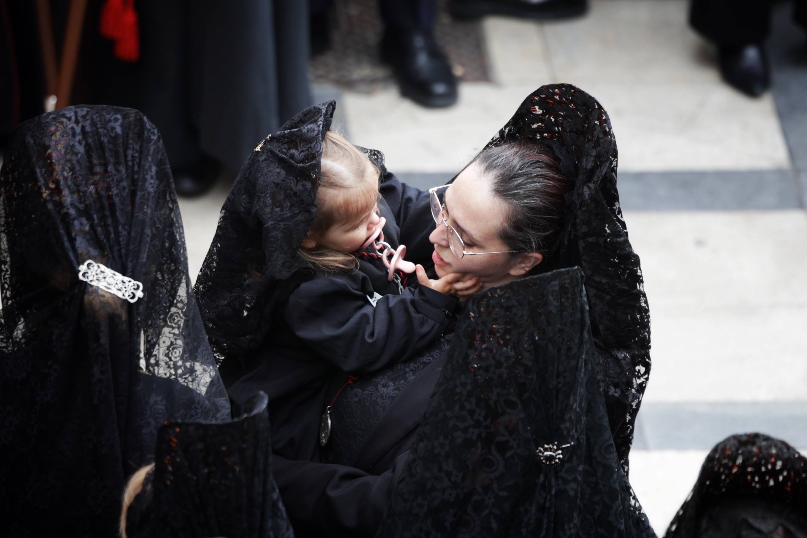 La procesión de Penitencia y Caridad, en imágenes