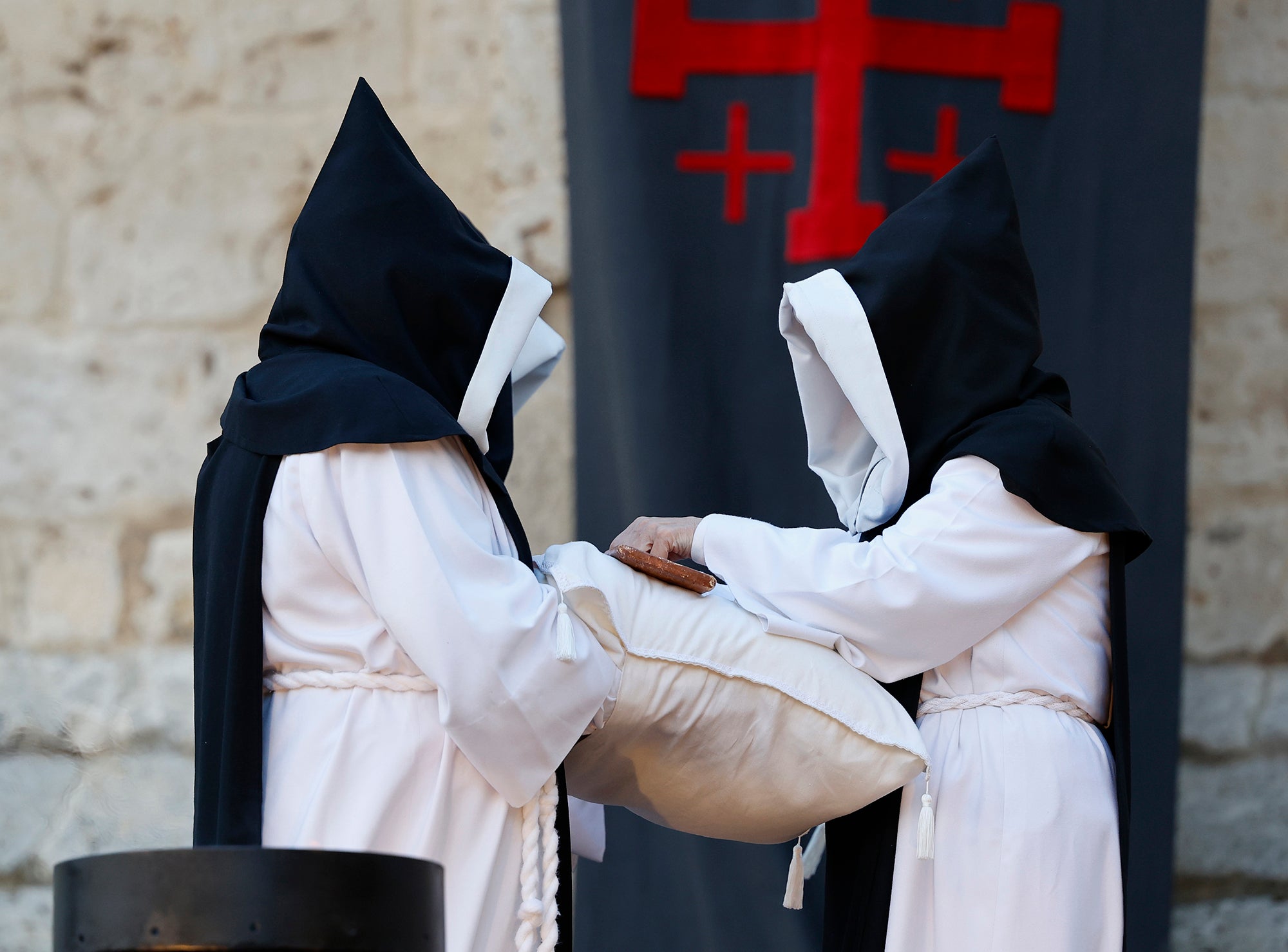 Función del Descendimiento en la plaza de la Inmaculada