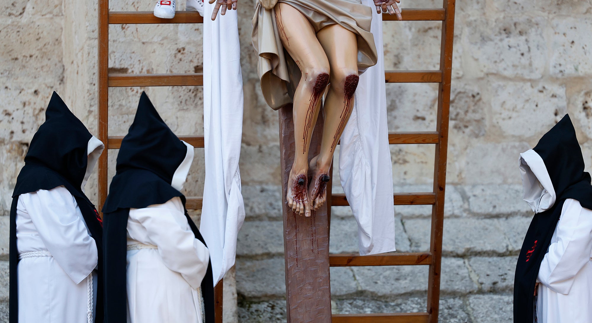 Función del Descendimiento en la plaza de la Inmaculada